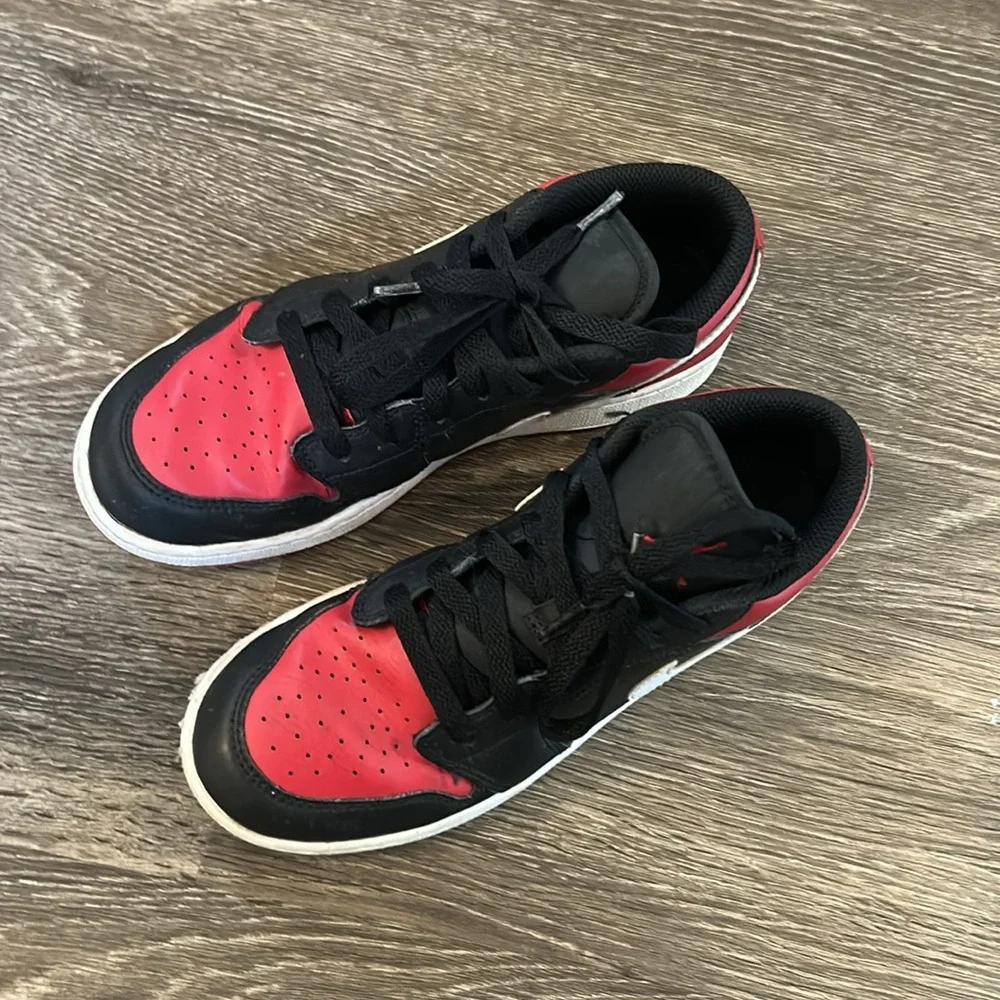 Nike Black and Red Sneakers High-Top Leather 5.5